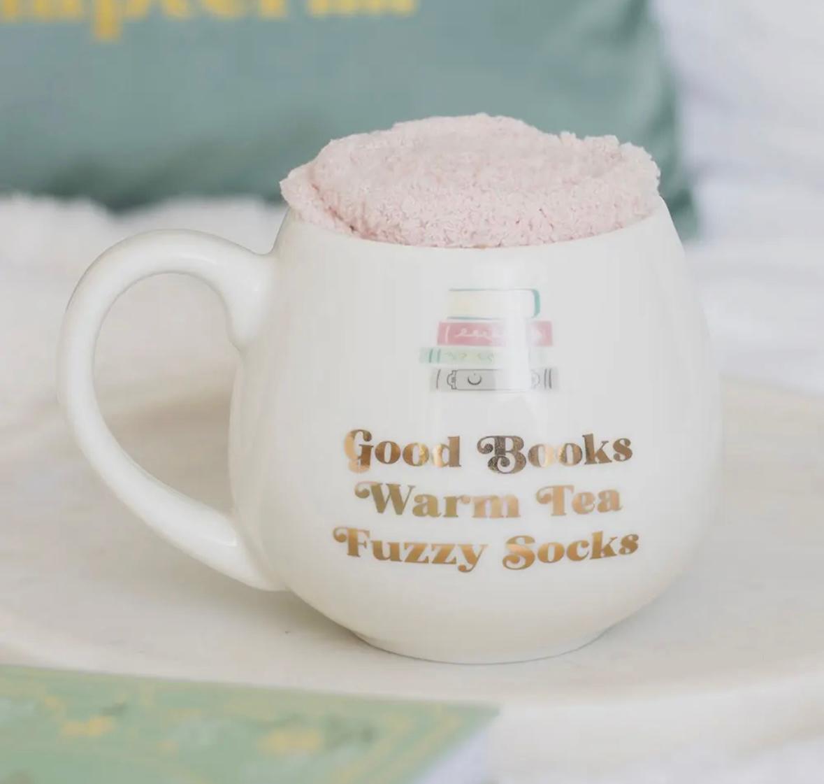 Good books, warm tea, fuzzy socks mok